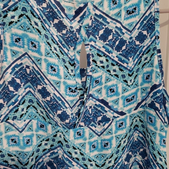 Tank with small keyhole back - Picture 4 of 4